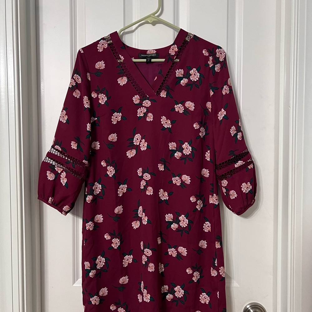 Banana Republic Red V-Neck Sheath Dress with 3/4 Bishop Sleeves